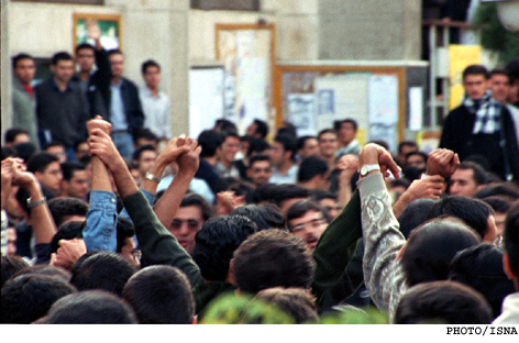 * تبعات انفعال جنبش دانشجويي *
گفت‌وگو با سه فعال ديروز و امروز