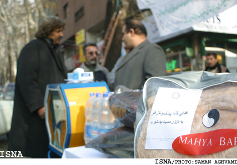 /گزارش/
حضور گسترده‌ي هنرمندان كشور در ياري‌رساني به بازماندگان “فاجعه‌ي بم”