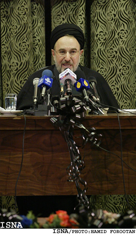 «فاجعه بم»
رييس‌جمهور در جمع خبرنگاران:/1/ 
دولت تمام تلاشش را به كار مي‌گيرد
پيشرفت كارها نيازمند زمان است