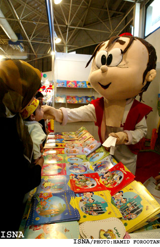 حسين فتاحي:
نگاه ما به طبقات “مرفه” و “فقير” در داستان‌هايمان تفاوت ندارد