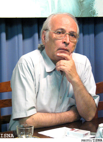 ضياء موحد:
مخاطب با شعر قيصر امين‌پور راحت ارتباط برقرار مي‌كند