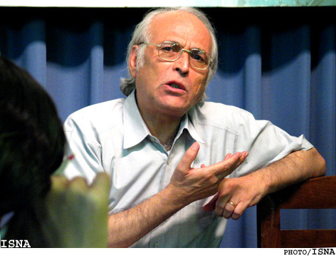 ضياء موحد:
«كتاب سال» به ادبيات داستاني و شعر كاري نداشته باشد