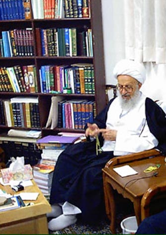 آيت‌الله العظمي مكارم شيرازي:
كشيدن سيگار، مطلقا حرام است