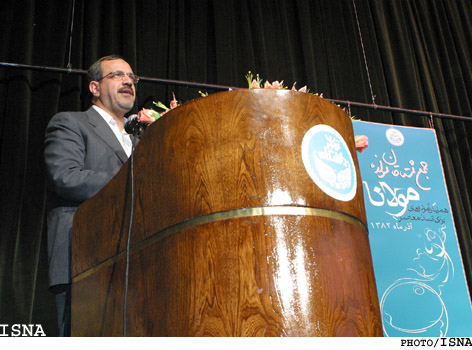 در مراسم افتتاحيه همايش مشتاقان مولانا عنوان شد:
مولانا؛ نياز انسان امروز
نياز ما به عرفان هزاران بار بيش از نياز ما به تكنيك غرب است