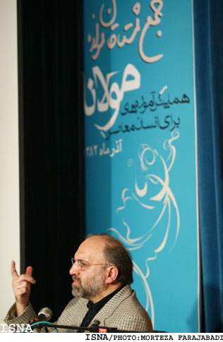 مولانا يك سخن اصلي ندارد هزاران سخن اصلي دارد
سخنراني عبدالكريم سروش درباره مولانا، با عنوان “خاموش پرگفتار”
دنيا را كساني كه زياد حرف زده‌اند خراب كرده‌اند