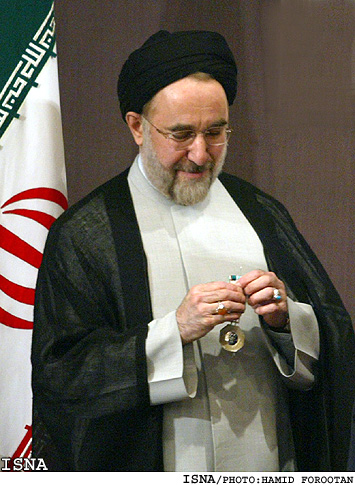 از سوي رييس‌جمهور اعطا شد؛
نشان درجه‌ي يك فرهنگ و هنر به ميرميران و نشان درجه يك دانش به كاتوزيان