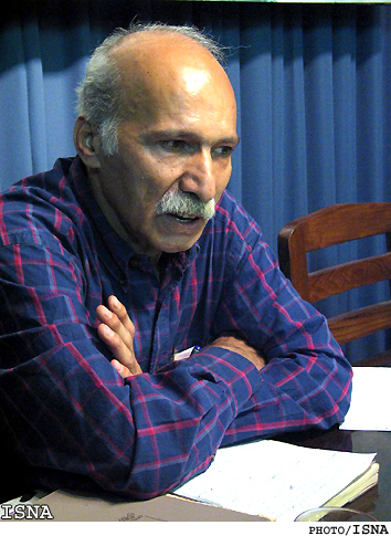 عليرضا طبايي:
شعر، امروز منزوي شده است
رسمي شدن جايزه‌هاي شعري اعتبار آن‌ها را زير سؤال مي‌برد