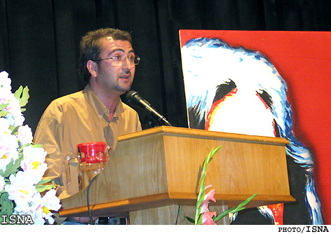 محمد رمضاني فرخاني:
دادن جايزه ادبي نوعي مبارزه با تماميت‌خواهي قدرت تلقي مي‌شود
در داوري‌هاي جايزه‌هاي ادبي كمتر مي‌بينيم كه با جسارت راي صادر كنند