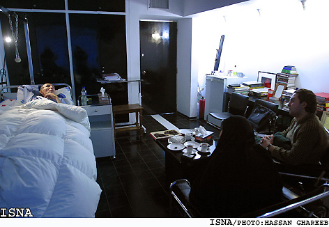 /به‌بهانه‌ي درگذشت مرد تواناي معماري ايران - سيدهادي ميرميران/
"هر كس عمرش را فداي معماري كند، يك روز، هرچند دير، از او قدرداني مي‌شود"