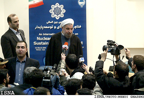 /فناوري هسته‌يي و توسعه‌ي پايدار/‌ 
روحاني در جمع خبرنگاران:
اروپا خيلي خوب مي‌داند كه راجع به توقف غني سازي نمي‌تواند با ما صحبت كند