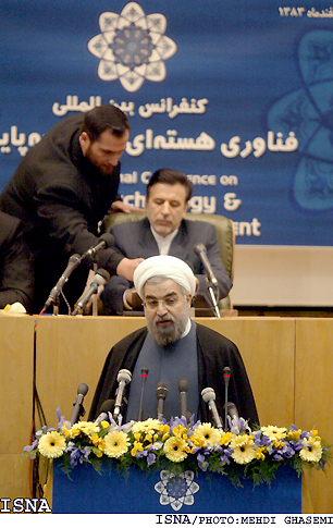 روحاني/2/:
آمريكا و اروپا دنبال اجرا نشدن مقررات بين‌المللي‌اند
‌امروز جمهوري اسلامي ايران داراي امكانات تكنولوژي توليد سوخت است