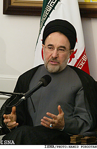 خاتمي در بيروت:
 فشار آمريکا مانع به توافق رسيدن ايران و اروپا در مذاكرات‌شان مي‌شود