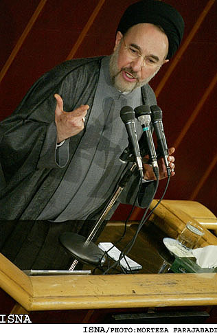 رييس‌جمهور:/2/
رقم بيكاري روبه كاهش است
استعفاي ستاري‌فر را نپذيرفتم
ترميم‌كابينه رابه حساب اينكه دونفر ضعيف مي‏روند ودو نفرقوي مي‏آيند، نگذاريد