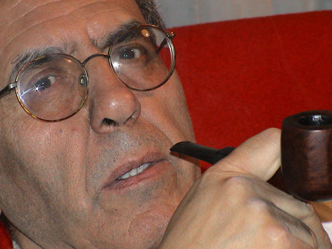 جواد مجابي:
شعر به سفارش دل شاعر است
يك شعر پيشرو و اصيل سفارشي نيست