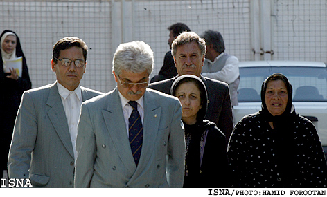 دومين دادگاه علني پرونده زهرا كاظمي/‌3/
سيف‌زاده: بهتر است شهود پيشنهادي به دادگاه بيايند
از افتخارات اسلام است كه ما اصل برائت را از 1500 سال پذيرفته‌ايم