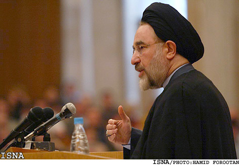 سخنراني رييس جمهور در آكادمي ملي علوم جمهوري بلاروس:
مهار سياست را به اخلاق و مهار قدرت را به مردم بسپاريم تا راه را بر گفت‌وگو در جهان واقعي بگشاييم