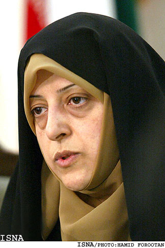 /ناگفته‌هاي تسخير سفارت آمريكا/
معصومه ابتكار:
برخي مخالفان تسخير لانه جاسوسي هم اكنون مدعي مقابله با آمريكا و حتي در پي كانديداتوري رياست‌جمهوري هستند