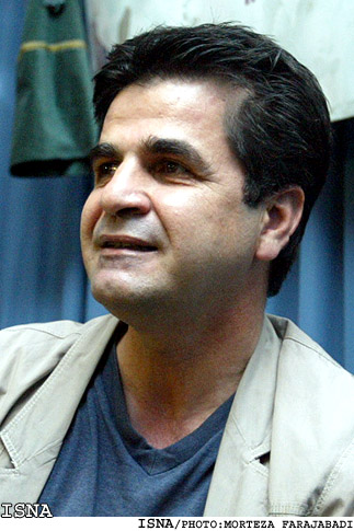 «آفسايد» نقد و بررسي شد
جعفر پناهي: تحليل كار من نيست ... از هر موقعيتي براي تماشاي فيلمهايم ... تلنگري مي‌زنم