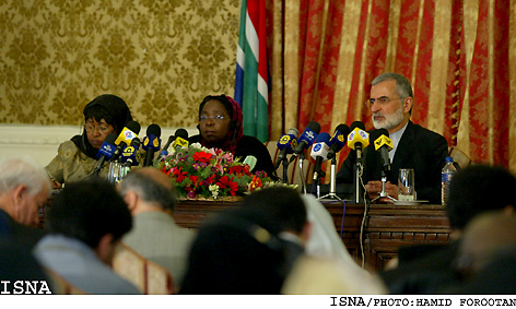 خرازي با انتقاد از اروپا:/خلاصه/
اروپا بايد نهايت تلاشش را براي رفع مانع به كار بگيرد
وتوي آمريكا درباره‌ي پيوستن ايران به WTO ظرفيت اروپا را نشان داد