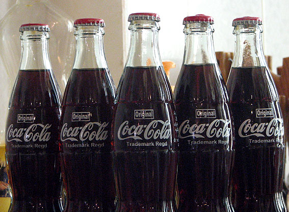 كوكاكولا در ايران هست، نيست؟!
عضو هيات مديره شركت خوشگوار تهران در گفت‌وگو با ايسنا:
هيچ وجهي به شركت كوكاكولا پرداخت نكرده‌ايم