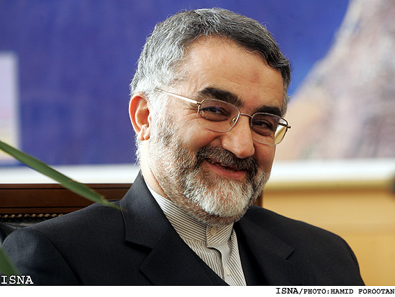 بروجردي درگفت‌وگوباايسنا:
*موضع آمريكا از ابتدا سياسي‌وغيرمنطقي بود
*طبيعي‌ترين عكس‌العمل به پاسخ ايران ادامه‌ مذاكره‌است