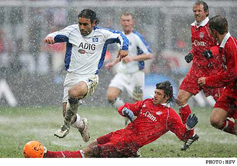 پزشك بايرن مونيخ: پاي علي ده روز بايد در گچ بماند
سايت رسمي بايرن: قرارداد كريمي به طور خودكار تمديد شد