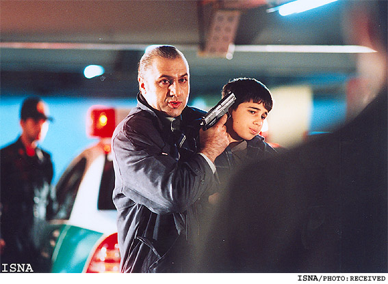 نقدي بر سريال «وفا»
محمدتقي فهيم: استفاده از كليشه‌هاي نخ‌نما شده‌ي هاليوود... هدف سريال قرباني جنبه‌ي سرگرمي... مضكه گرفتن پليس...و نهايتا توفيق در جذب مخاطب