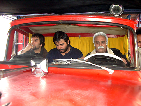 «خوش غيرت» در نقد اول 
يك منتقد: باور قسمت آخر حتي براي مخاطب عادي هم دشوار است
شاه حاتمي: به ما گفتند سريال را به اين شيوه پايان دهيد/1/