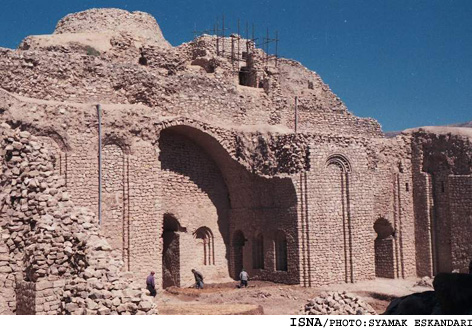 /زمان رسيدگي به وضعيت اسفناك آثار باستاني فيروزآباد كي مي‌رسد؟/ 
آثار ساساني فيروزآباد با ادامه‌ي روند تخريب كنوني، نابود مي‌شوند