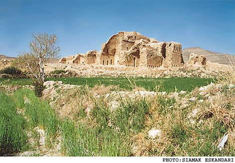 /زمان رسيدگي به وضعيت اسفناك آثار باستاني فيروزآباد كي فرا مي‌رسد؟/
بار ديگر آتش تا يك‌قدمي آثار ساساني پيش آمد؛ تا بار ديگر...