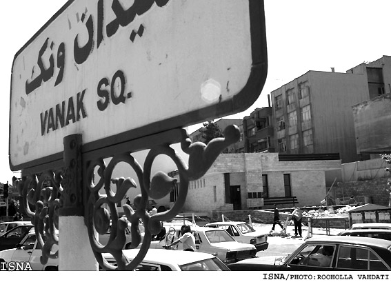 عضو جامعهي مهندسان شهرساز ايران:
قرار نيست به بهانهي اينكه در تهران فضاي شهري ايدهآلي نداريم، آنارشي ايجاد كرده و آن را خرابتر كنيم عضو جامعهي مهندسان شهرساز ايران:
قرار نيست به بهانهي اينكه در تهران فضاي شهري ايدهآلي نداريم، آنارشي ايجاد كرده و آن را خرابتر كنيم