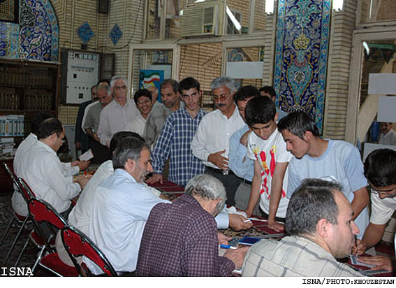 /حماسه ملي - تجلي مردم‌سالاري ديني/ 
424 خبرنگار داخلي و خارجي اخبار انتخابات را پوشش مي‌دهند