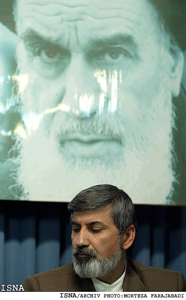 /ميزان راي ملت است/
حميدرضا ترقي: شور ملت از شناخت شرايط و موقعيت كشور نشان داشت
مطلوب است طرفداران نامزدها آرامش خود را حفظ كنند