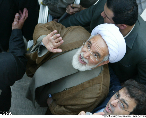 متن كامل
كروبي:
ازمقام‌معظم‌رهبري مي‌خواهم دخالت كنند- مي‌خواهم پشت پرده مشخص شود- وزارت كشوروشوراي نگهبان رامتهم مي‌دانم- مشكلات ما به آمريكا مربوط نيست