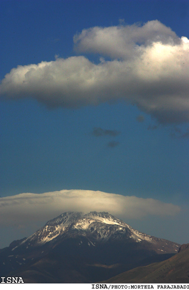 مهدي جوادي:
علت‌هاي اصلي تقدس سبلان را در سوابق اعتقادي مردم مي‌توان جست‌وجو كرد
