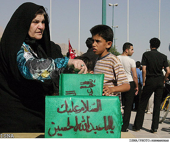 كرمانشاهيان عاشق اباعبدالله (ع) ضريح مطهر قتلگاه آن امام را در آغوش كشيدند