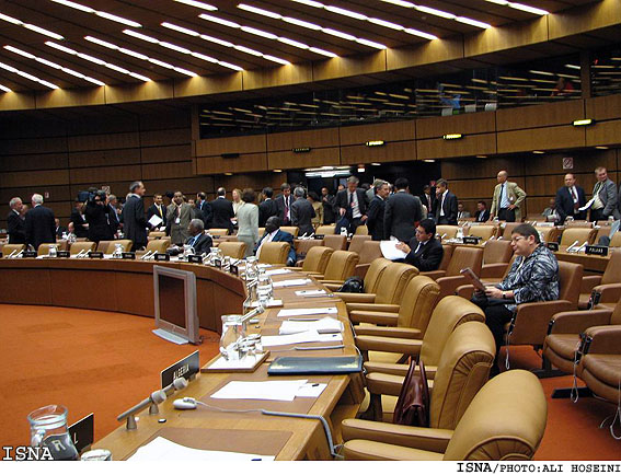 نيويورك تايمز به نقل از ديپلمات‌ها:
موضع كشورها در نشست نوامبر شوراي حكام تغيير خواهد كرد
گزينه‌هاي آمريكا، اروپا و ايران در هفته‌هاي آينده مطرح مي‌شود