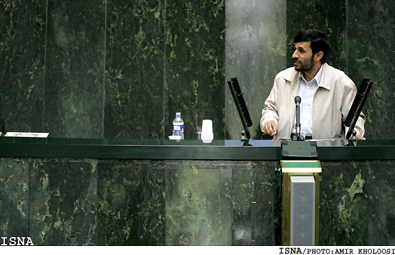 رييس‌جمهور در جلسه دفاع از وزراي پيشنهادي در مجلس:/1/
انتخاب يك وزير از بين هزاران چهره‌ي مستعد، خارج از چارچوب‌هاي حزبي و جناحي، كار آساني نيست