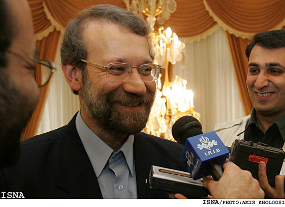 لاريجاني/كامل/:
*ايران براي مذاكرات بااروپاطرح دارد
*مذاكرات ايران و اروپا ظرف2هفته‌ي آينده انجام مي‌شود
*پيشنهادي براي غني‌سازي درخارج ازايران طرح نشده است