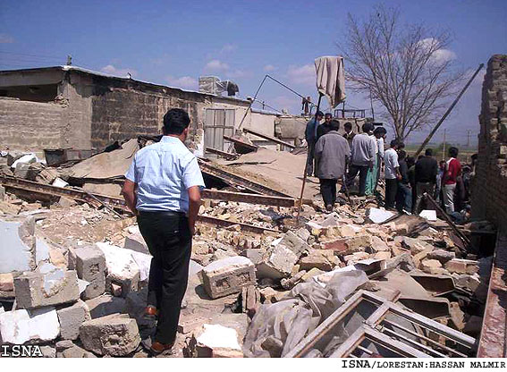 آخرين آمار كشته‌شدگان و مجروحين زلزله لرستان 
معاون ستاد حوادث غيرمترقبه استان لرستان خبر داد: 70 كشته و 1264 نفر مجروح