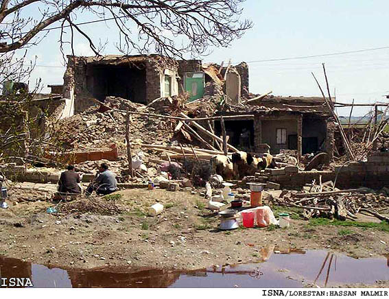 عدم افزايش آمار قربانيان و مجروحين زلزله لرستان
معاون ستاد حوادث غيرمترقبه‌ استان خبر داد: 70 كشته و 1264مجروح
پاكسازي مناطق زلزله‌زده