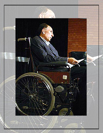 انجمن مفاخر معماري نشان معماري ايران را به هادي ميرميران داد