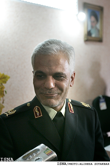 سردار طلايي خبر داد:
8 تن از دانشجونماها در جريان حوادث شب گذشته‌ كوي دانشگاه دستگير شدند
اجازه سوء استفاده را به هيج فرصت طلبي نمي‌دهيم