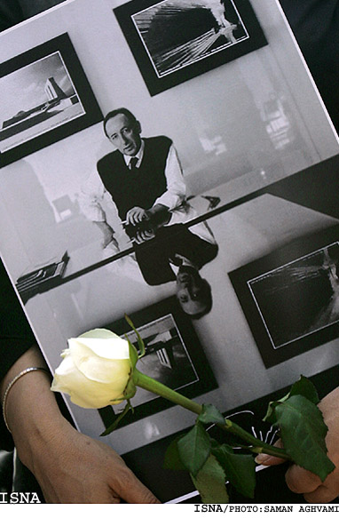 در نخستين سالروز درگذشت مارسل دوشان ايران،
كلنگ احداث "پژوهشكده‌ي معماري ميرميران" به‌زمين مي‌خورد