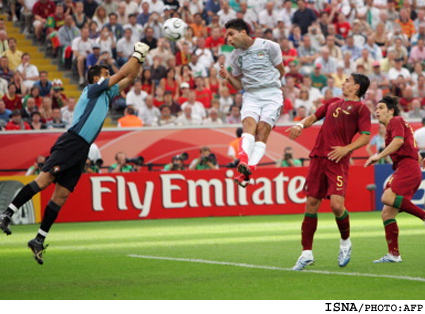 بهرام عاطف:
تيم ملي ايران حرفي براي گفتن نداشت
نماينده‌ي خوبي براي آسيا نبوديم