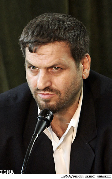 دبيركل حزب مردمسالاري:
دوستان ما در ارائه‌ي ليست نهايي شوراها عجله كرده‌اند