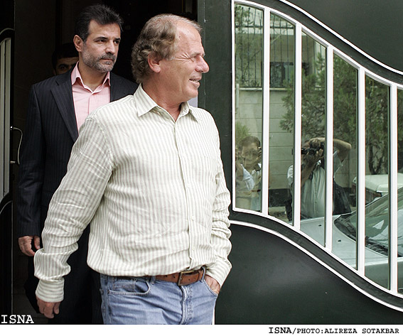 انصاري‌فرد:
دليل انتخاب دنيزلي توانايي‌هاي فني و نظم و انضباط بود
از دنيزلي نيز مانند آري هان حمايت مي‌كنيم
شكايت آري‌هان از پرسپوليس واقعيت ندارد