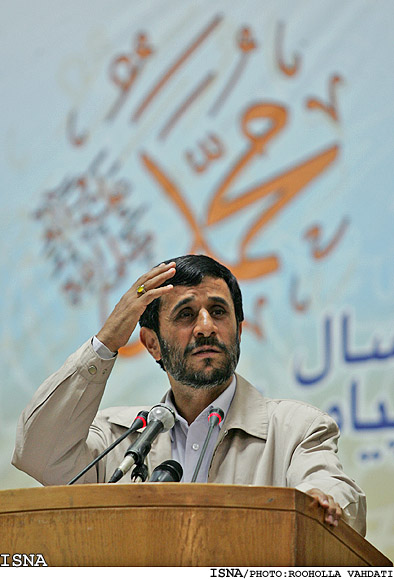 رييس‌جمهور در گردهمايي مديران و مسوولان وزارت ICT:
*شبكه‌ي ملي را بايد در اولويت بگذاريم
*وضعيت ارتباطات در داخل كشور را به‌سرعت سامان‌دهي كنيد