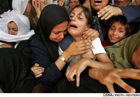 /تشديد حملات رژيم صهيونيستي به لبنان/
حمله‌ي موشكي اسراييل به پناهگاهي در صور 40 كشته و زخمي برجاي گذاشت
حمله به بزرگراه منتهي به سوريه