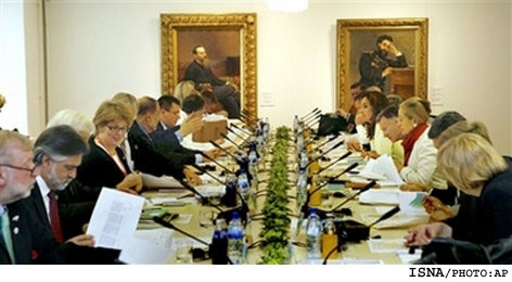 * اروپا براي مشخص شدن موضع ايران 2 هفته صبر مي‌كند
آسوشيتدپرس: وزيران خارجه‌ي اروپايي از گفت‌وگو درباره‌ي تحريم‌ ايران مي‌گريزند